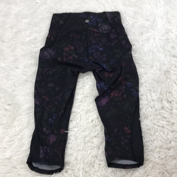 🔥$SALE$🔥 Lululemon Train Times Crop (17")Frozen Flourish - Picture 5 of 6